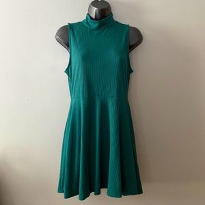Prince & Fox emerald green sleeveless mock neck dress size medium